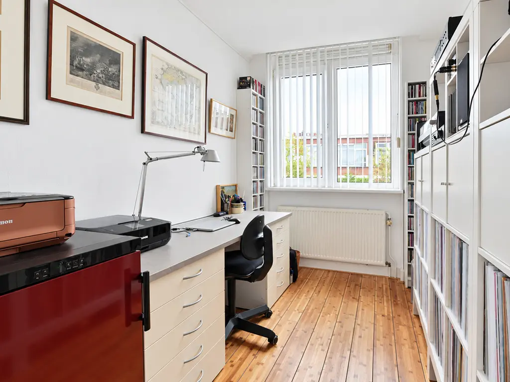 Van der Aastraat 122, 'S-GRAVENHAGE