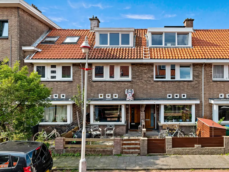 Boele van Hensbroekstraat 27, Den Haag