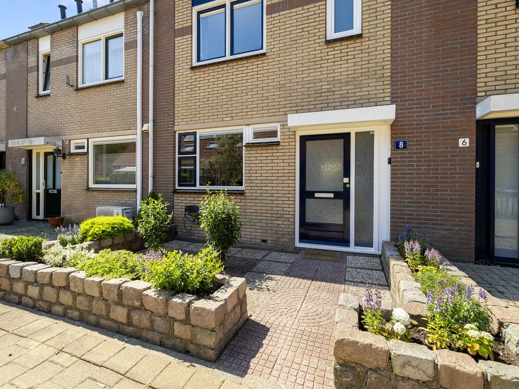 Toernooiveld 8, OOSTVOORNE