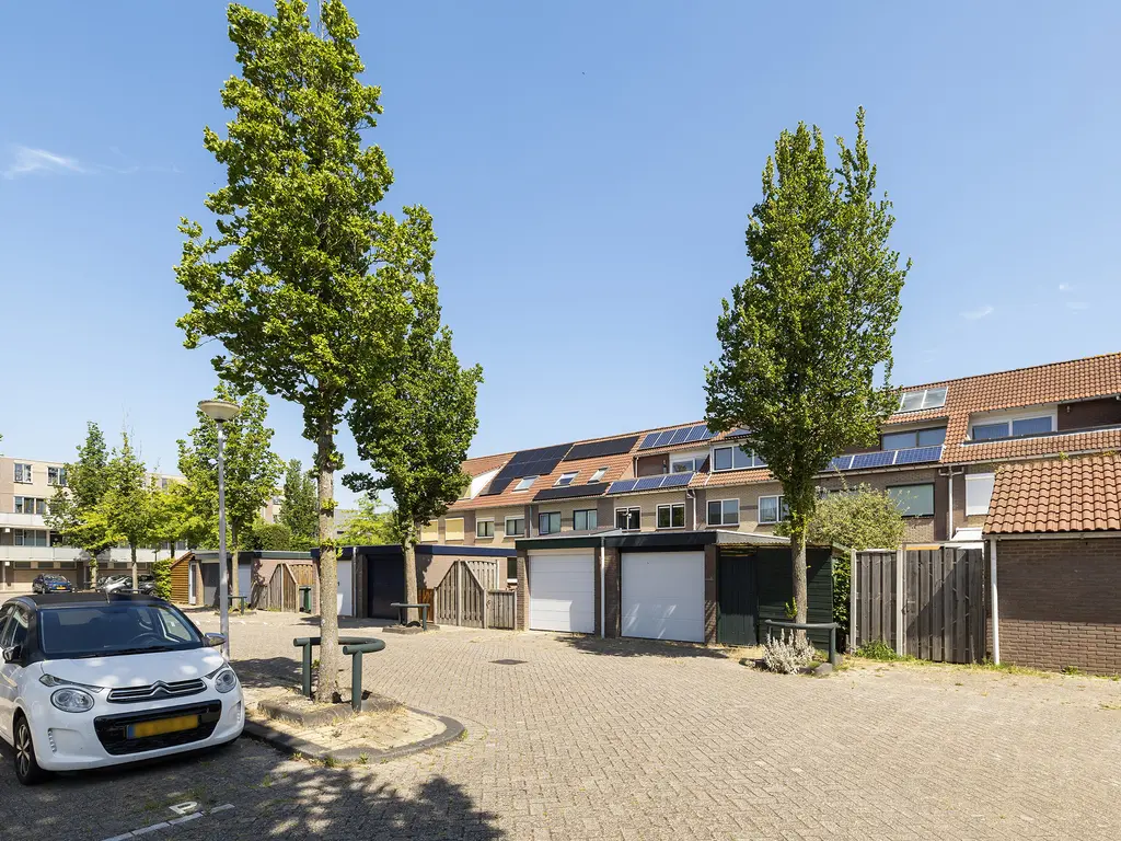 Toernooiveld 8, OOSTVOORNE