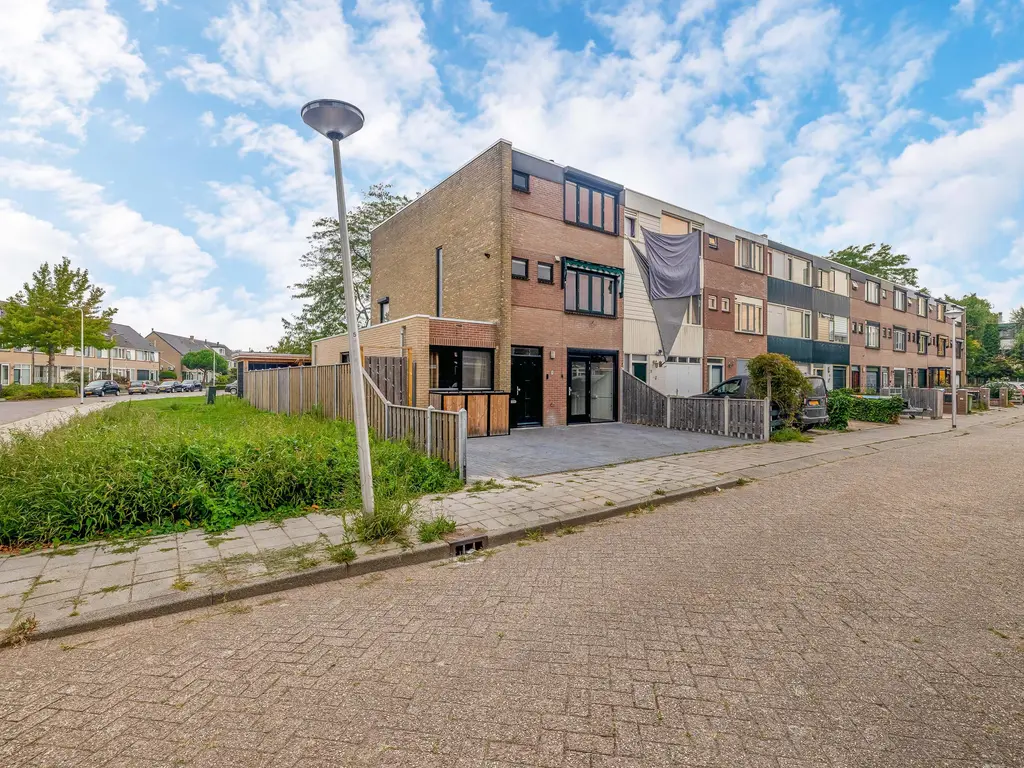 Karveel 1, BRIELLE