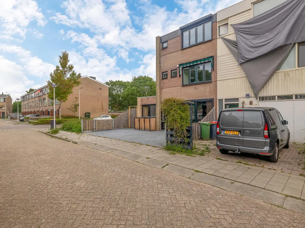 Karveel 1, BRIELLE
