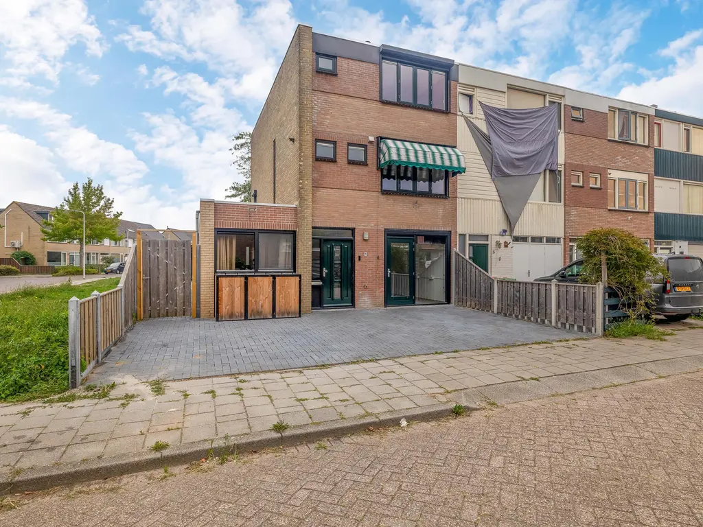 Karveel 1, BRIELLE