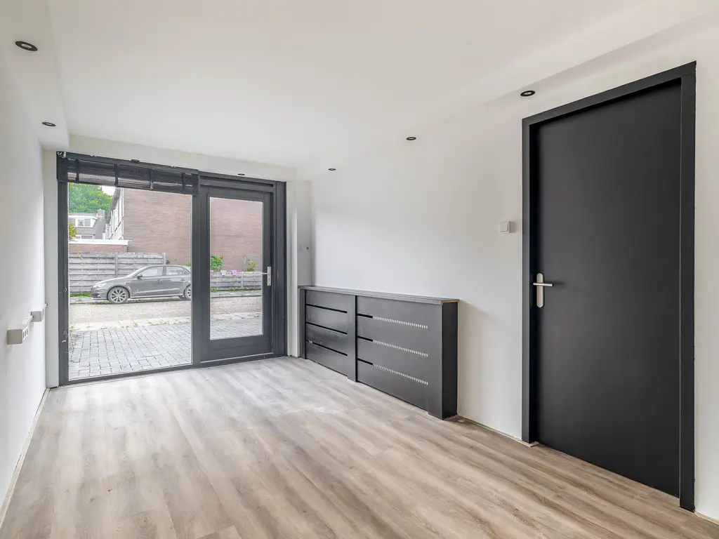 Karveel 1, BRIELLE