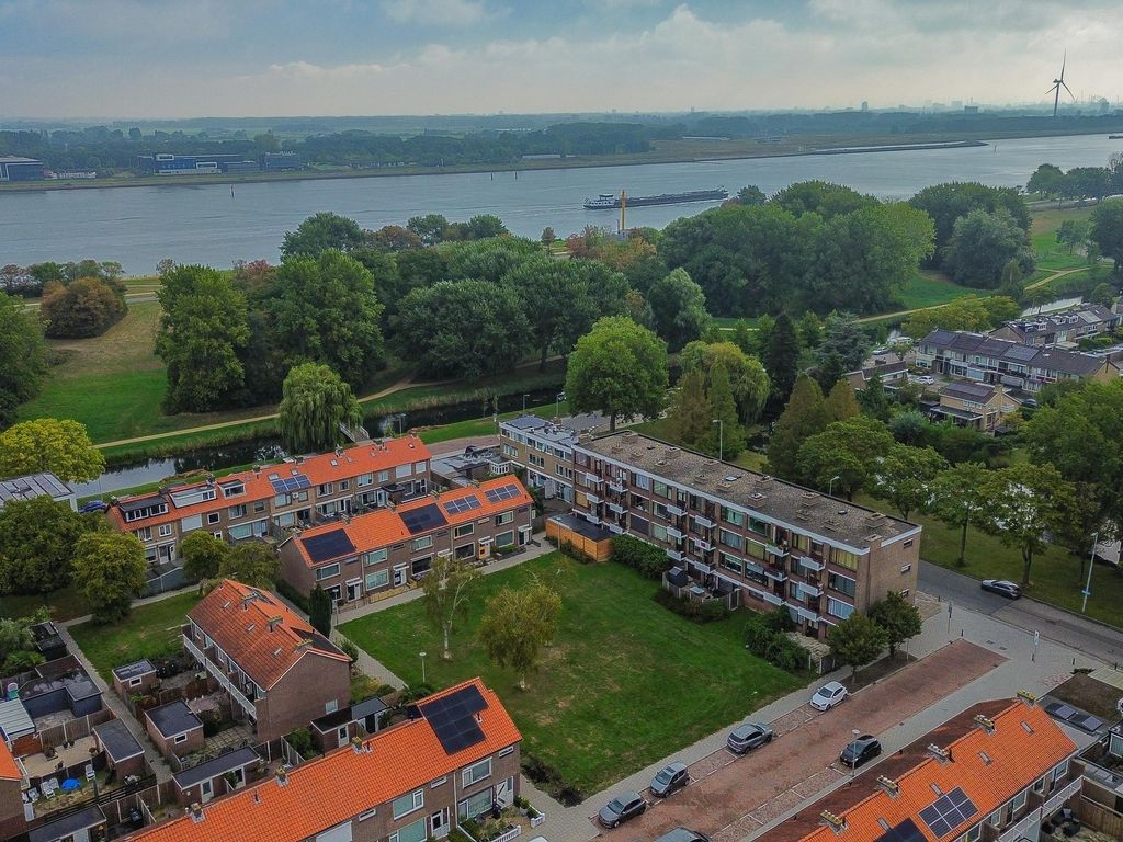 Appartement te koop: Wilgensingel 73, Rozenburg