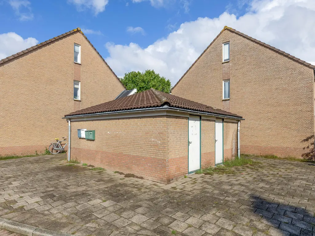 Akker 94, BRIELLE