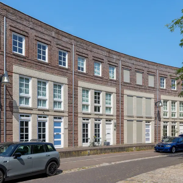 Oberon 4, 's-Hertogenbosch