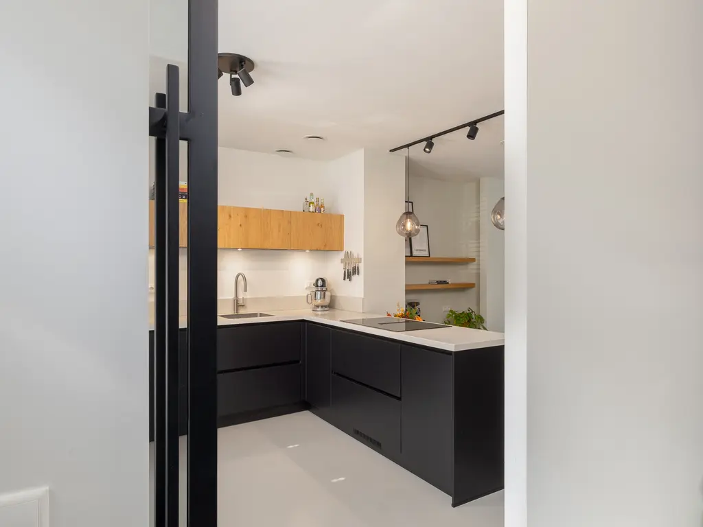 Oberon 4, 's-Hertogenbosch