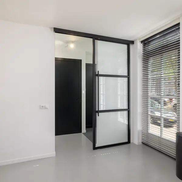 Oberon 4, 's-Hertogenbosch