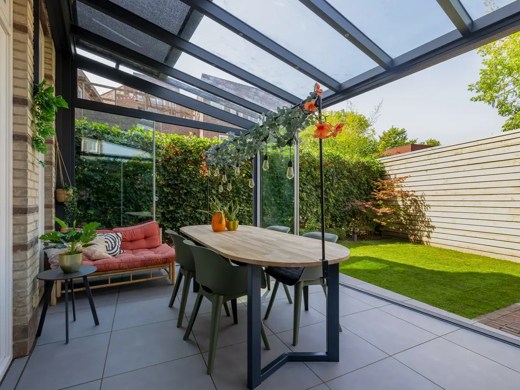 Oberon 4, 's-Hertogenbosch