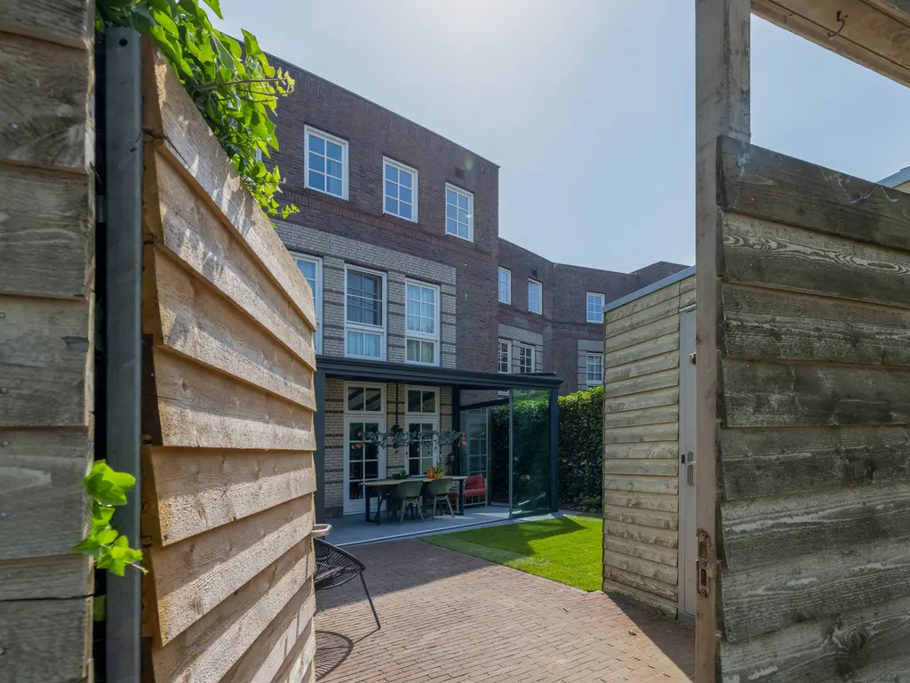 Oberon 4, 's-Hertogenbosch
