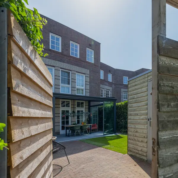 Oberon 4, 's-Hertogenbosch