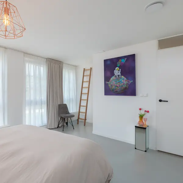 Oberon 4, 's-Hertogenbosch