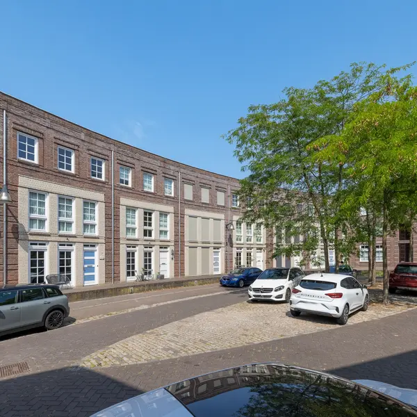 Oberon 4, 's-Hertogenbosch