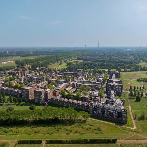 Oberon 4, 's-Hertogenbosch