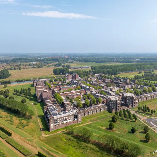 Oberon 4, 's-Hertogenbosch