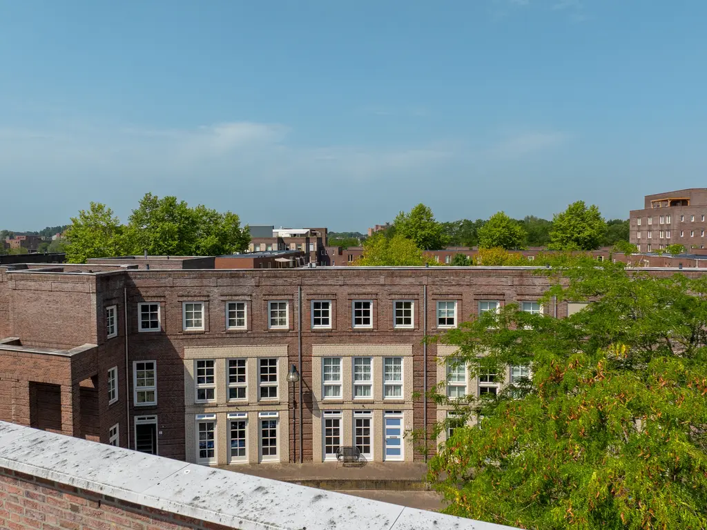 Oberon 4, 's-Hertogenbosch