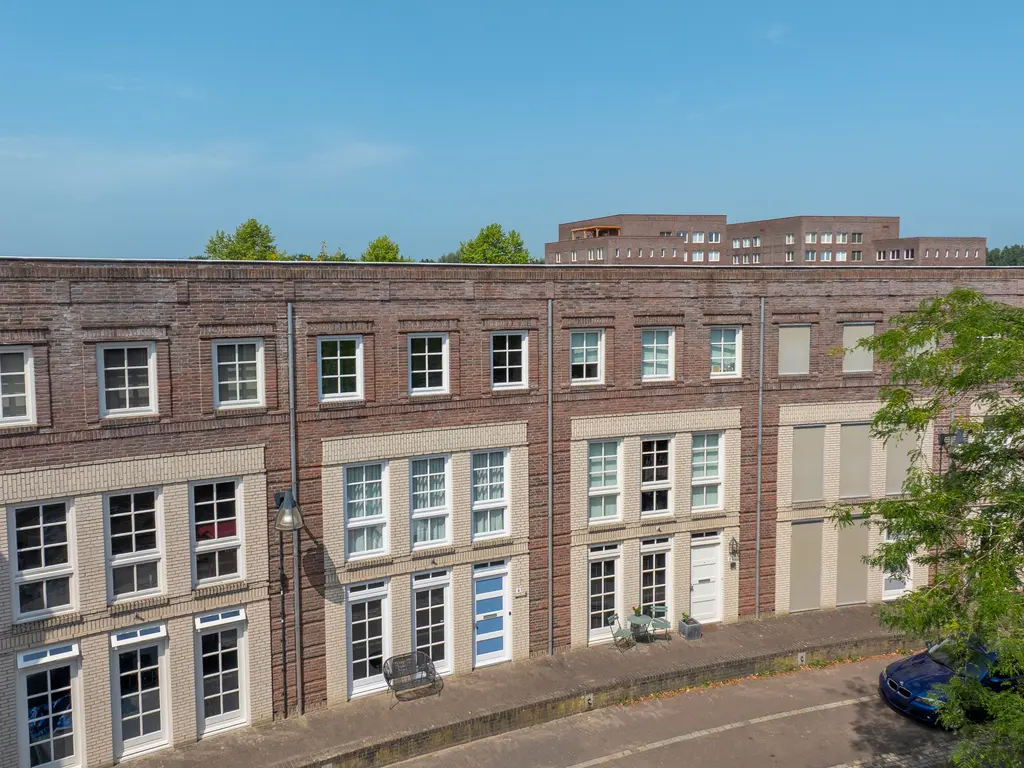Oberon 4, 's-Hertogenbosch