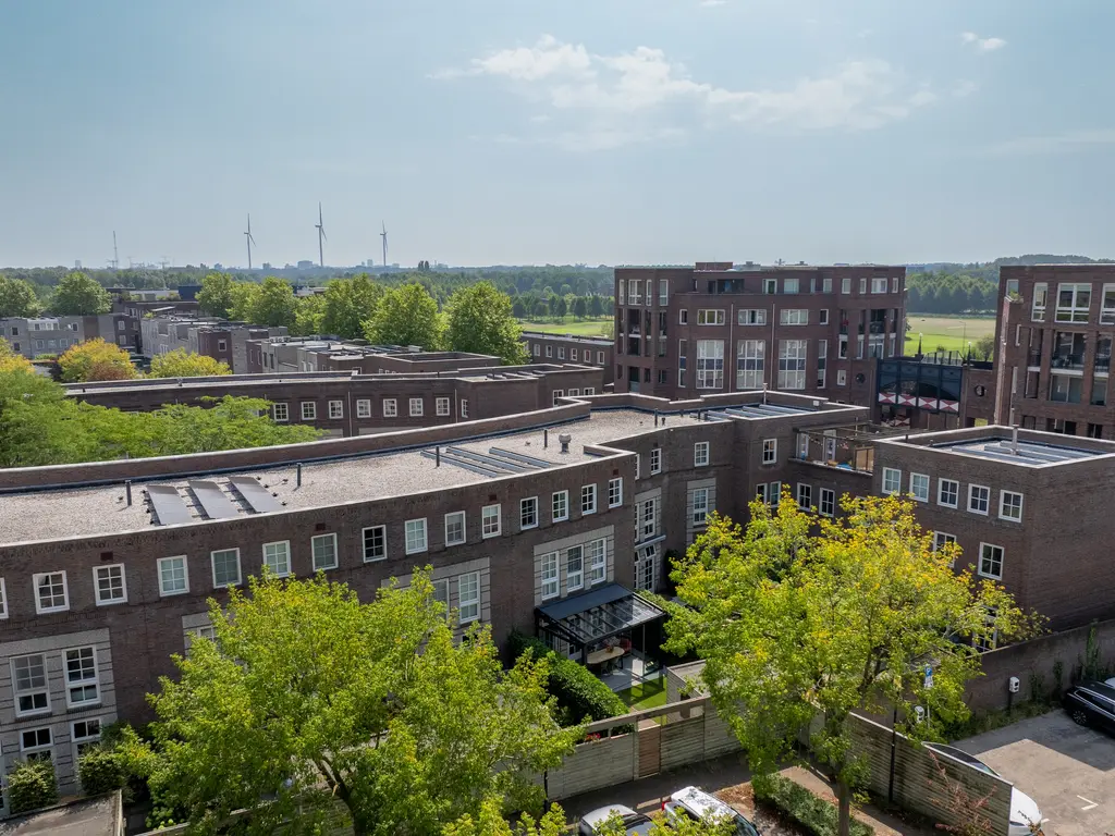 Oberon 4, 's-Hertogenbosch