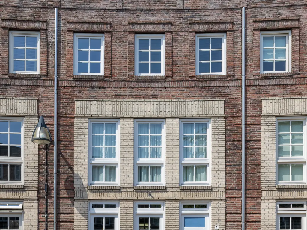 Oberon 4, 's-Hertogenbosch
