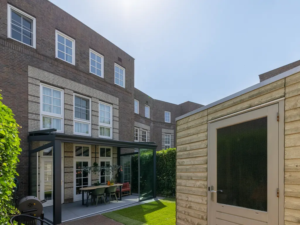 Oberon 4, 's-Hertogenbosch