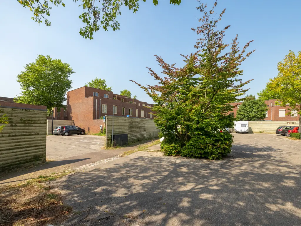 Oberon 4, 's-Hertogenbosch