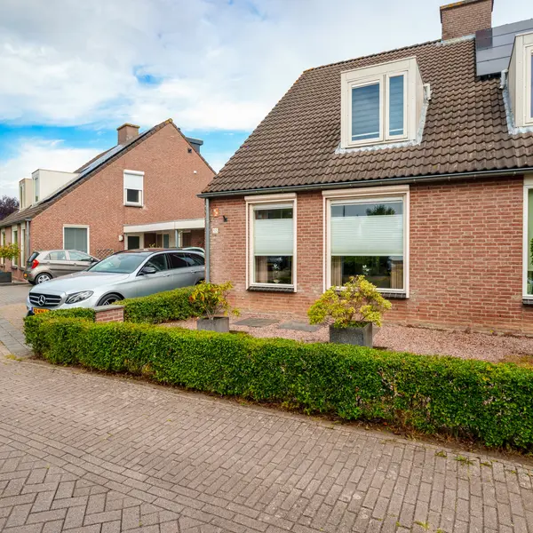 Oeverzwaluw 55, 'S-Hertogenbosch