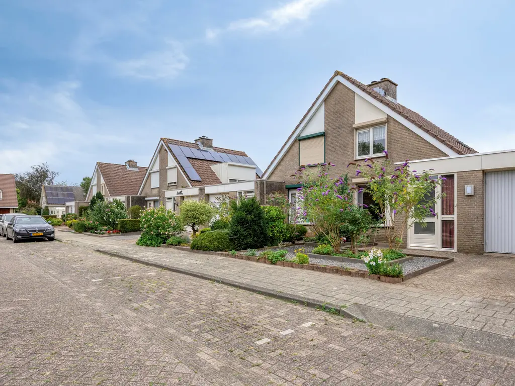 Zwingelstraat 11, Dinteloord