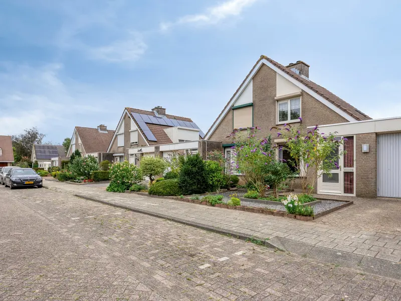 Zwingelstraat 11, Dinteloord