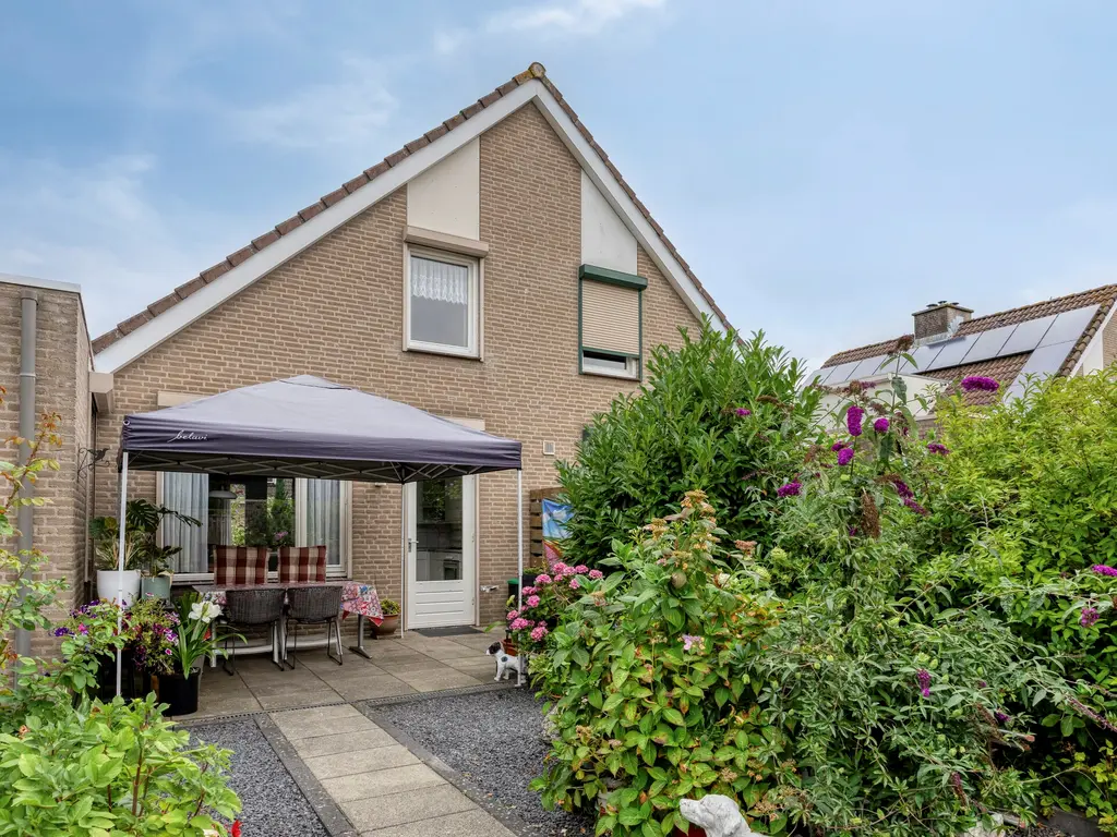 Zwingelstraat 11, Dinteloord