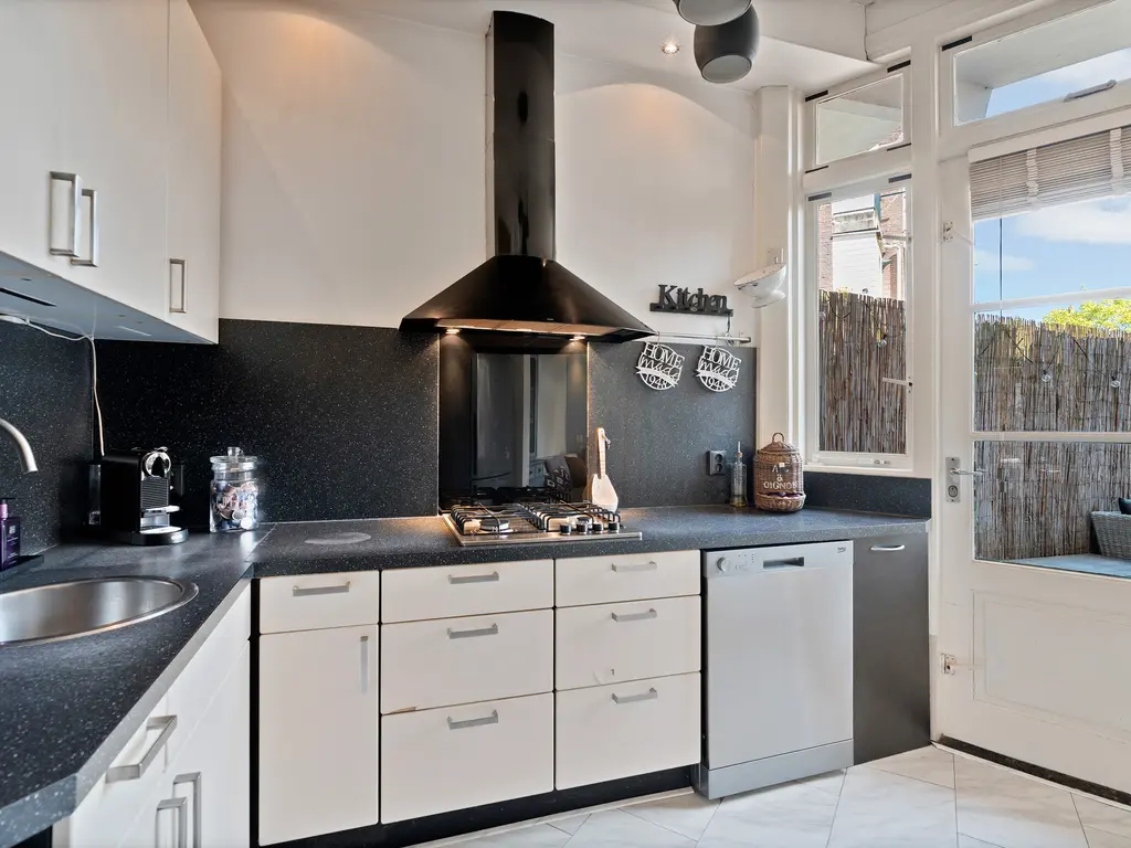 Woudenbergstraat 38, 'S-GRAVENHAGE