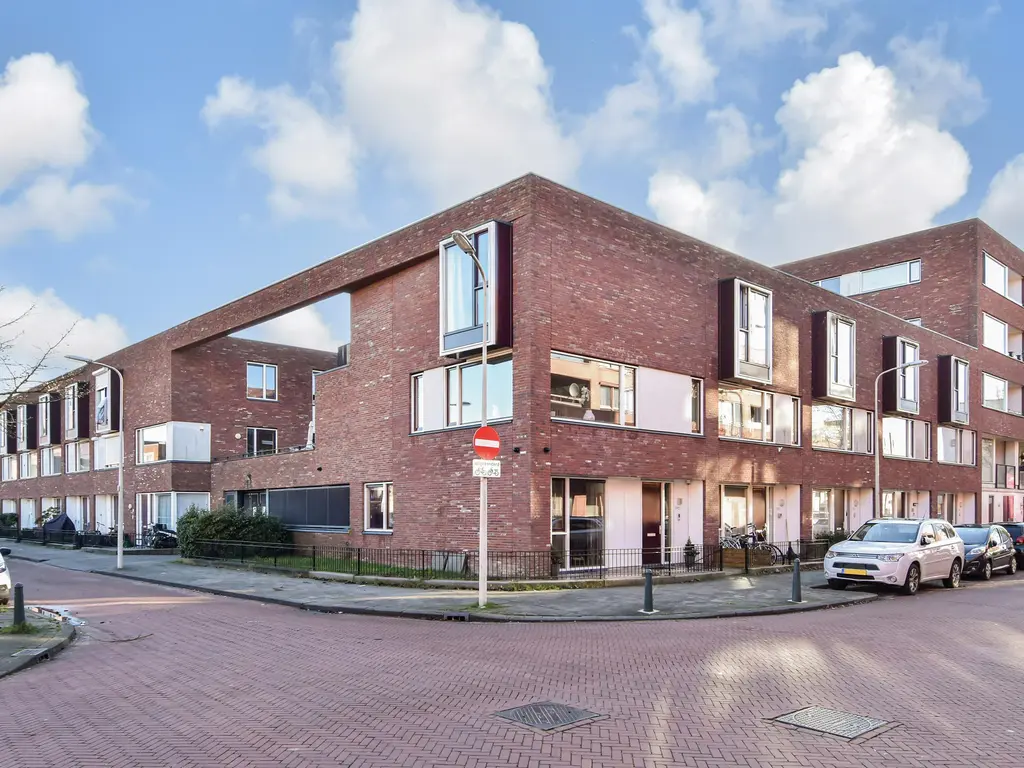 Oosterhesselenstraat 590, 'S-GRAVENHAGE