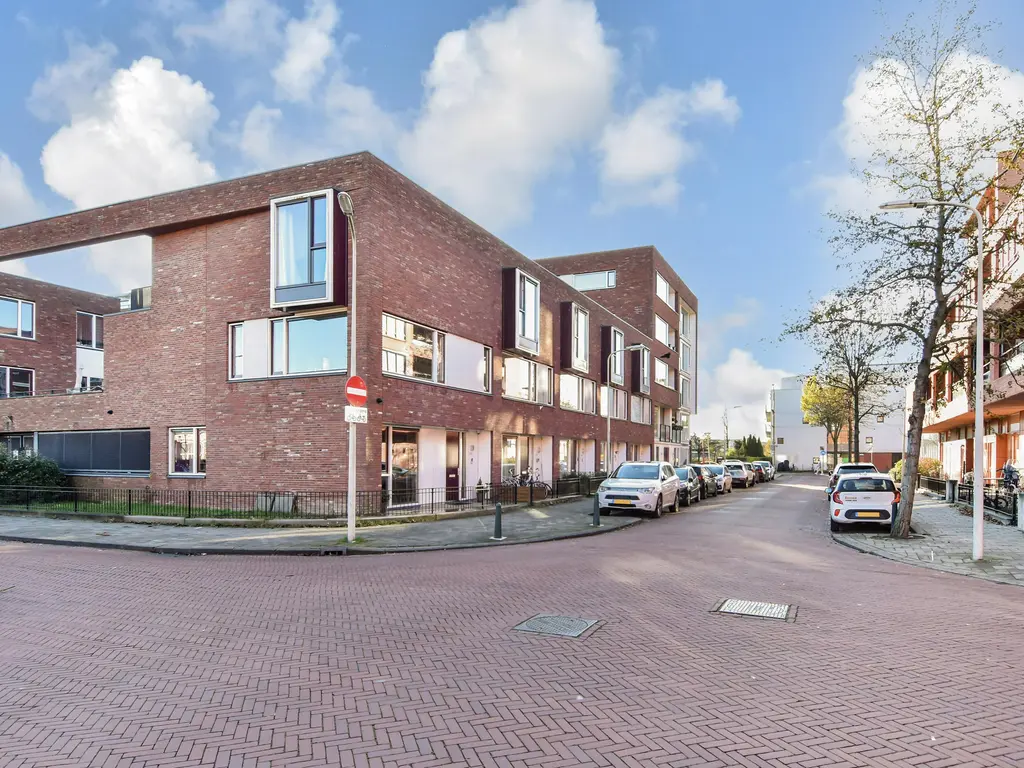 Oosterhesselenstraat 590, 'S-GRAVENHAGE