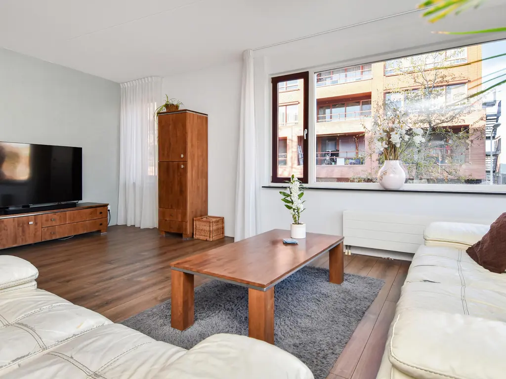 Oosterhesselenstraat 590, 'S-GRAVENHAGE