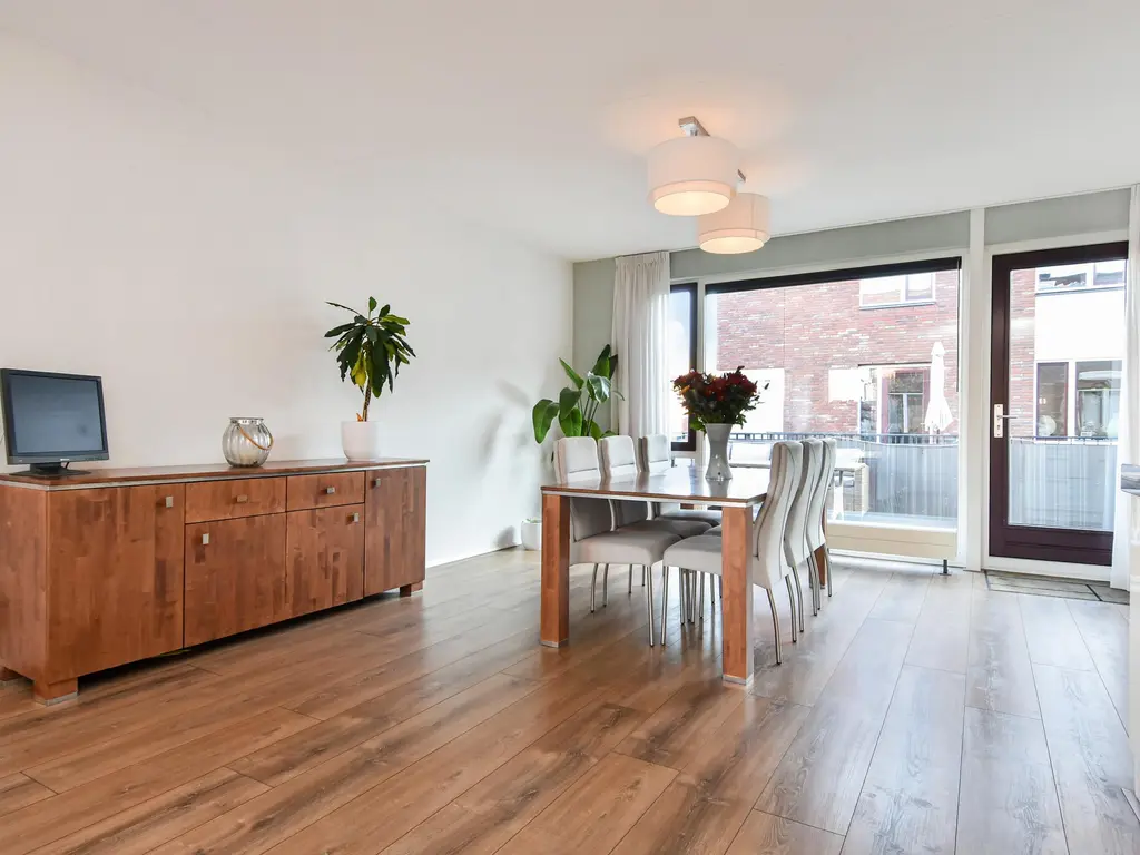 Oosterhesselenstraat 590, 'S-GRAVENHAGE