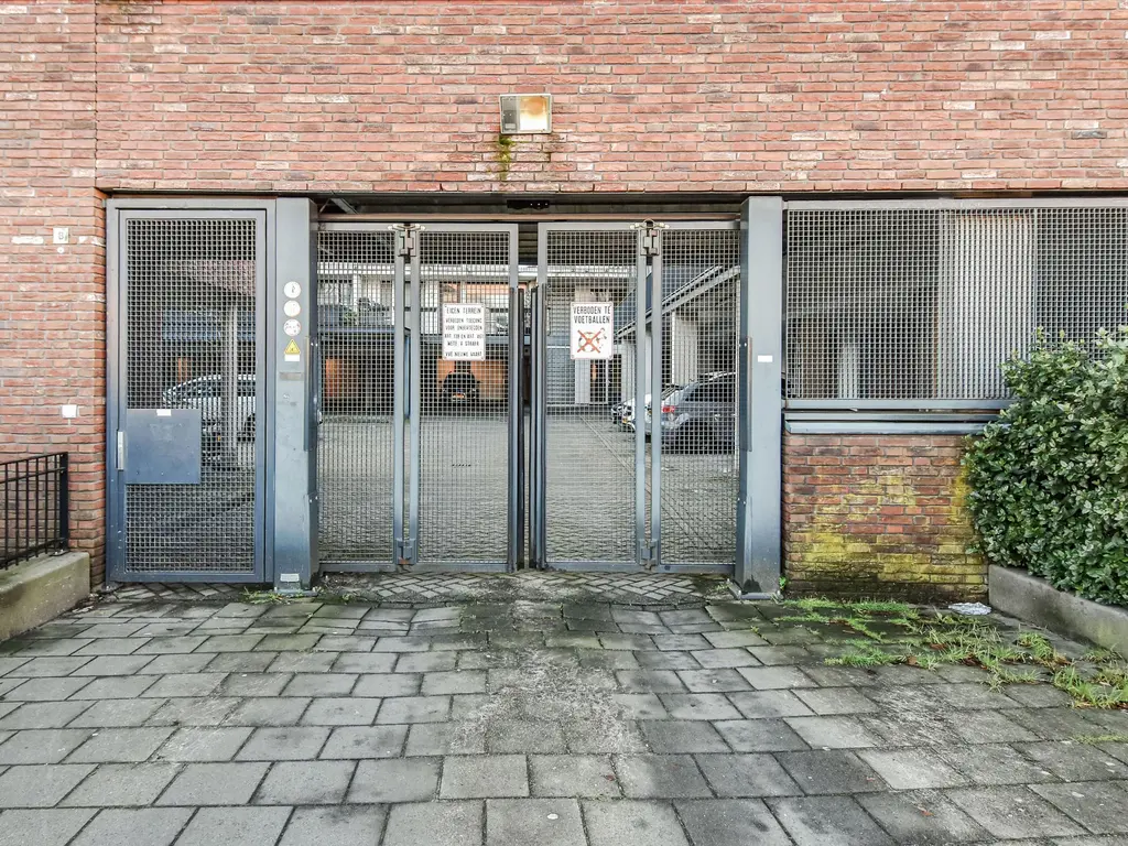 Oosterhesselenstraat 590, 'S-GRAVENHAGE