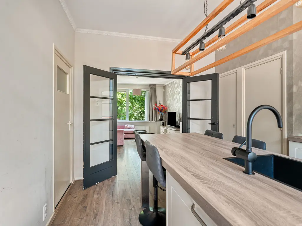 Woudenbergstraat 83, 'S-GRAVENHAGE