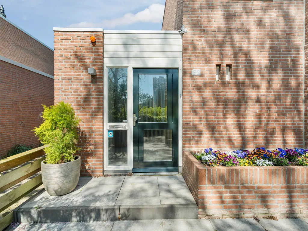 B. Thoenplantsoen 52, 'S-GRAVENHAGE