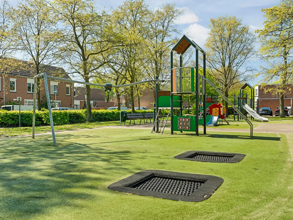 B. Thoenplantsoen 52, 'S-GRAVENHAGE