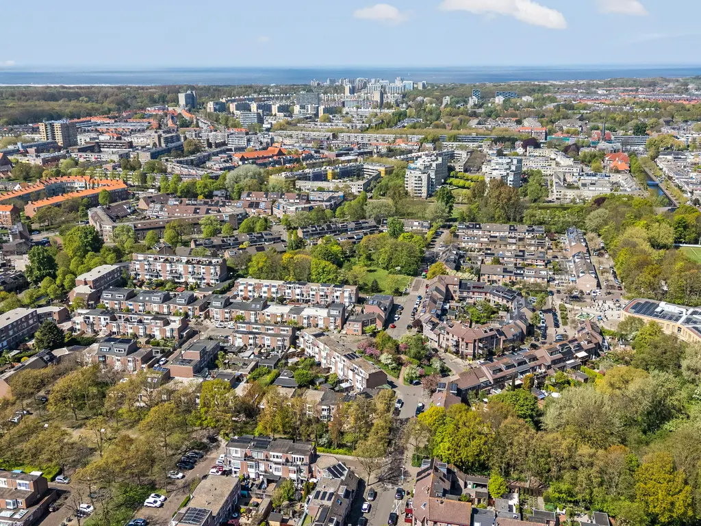 B. Thoenplantsoen 52, 'S-GRAVENHAGE