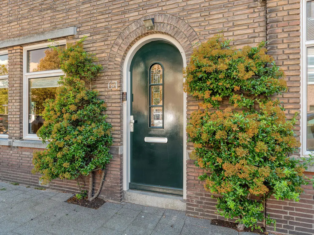 Bosbesstraat 64, 'S-GRAVENHAGE