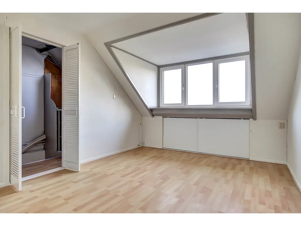 Meibloem 16, Opmeer