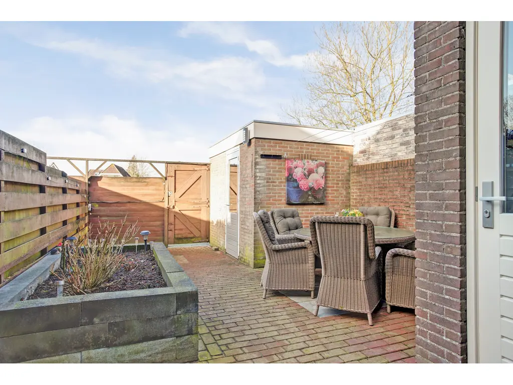Meibloem 16, Opmeer