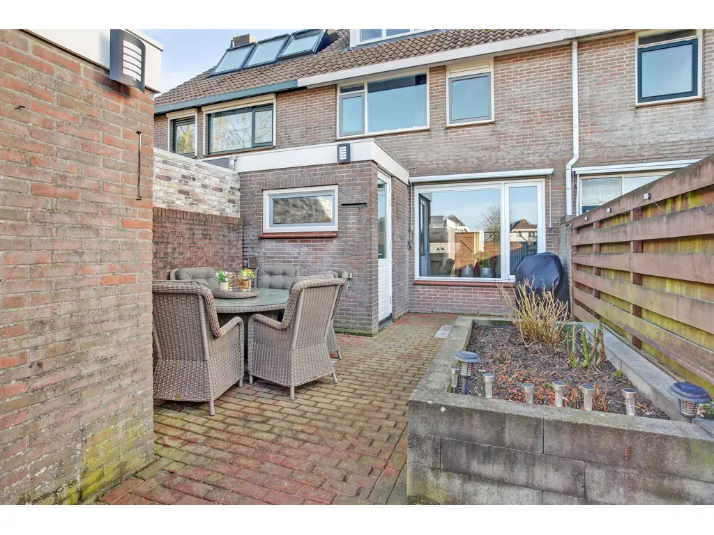 Meibloem 16, Opmeer
