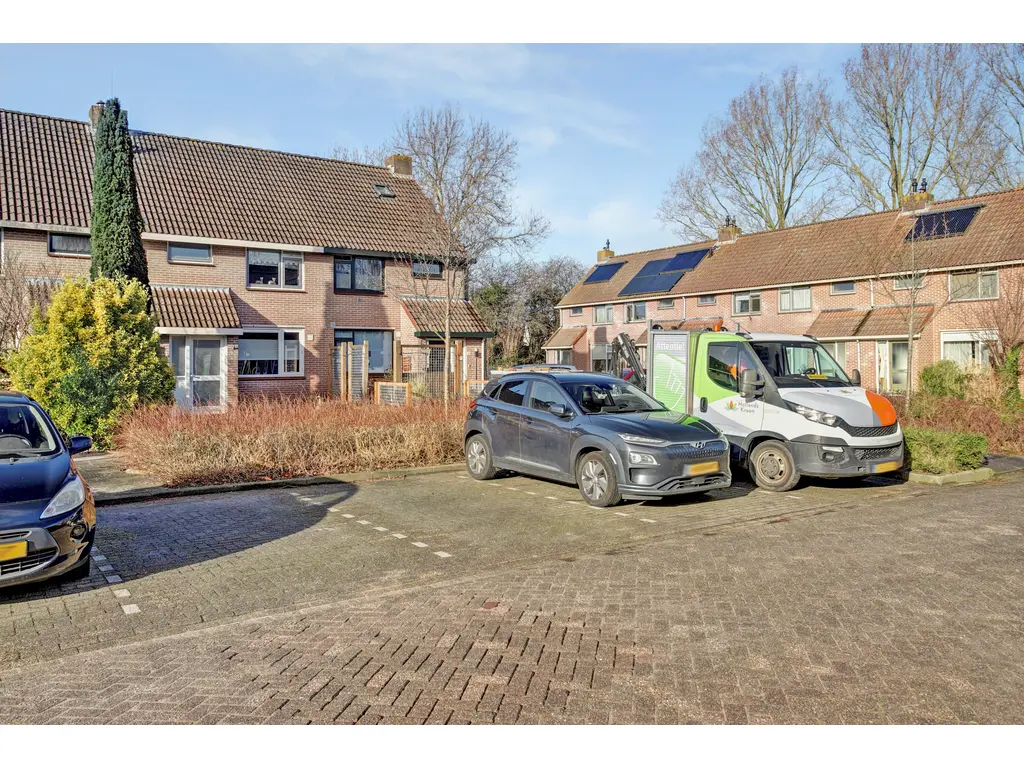Meibloem 16, Opmeer