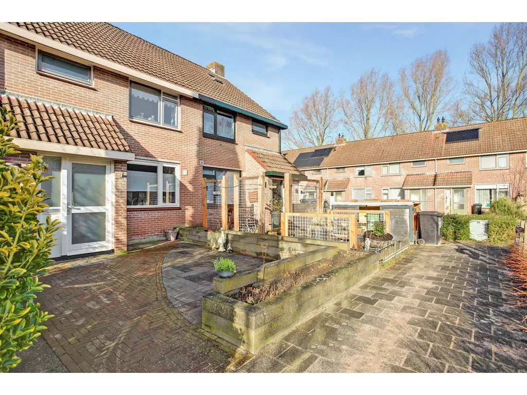 Meibloem 16, Opmeer