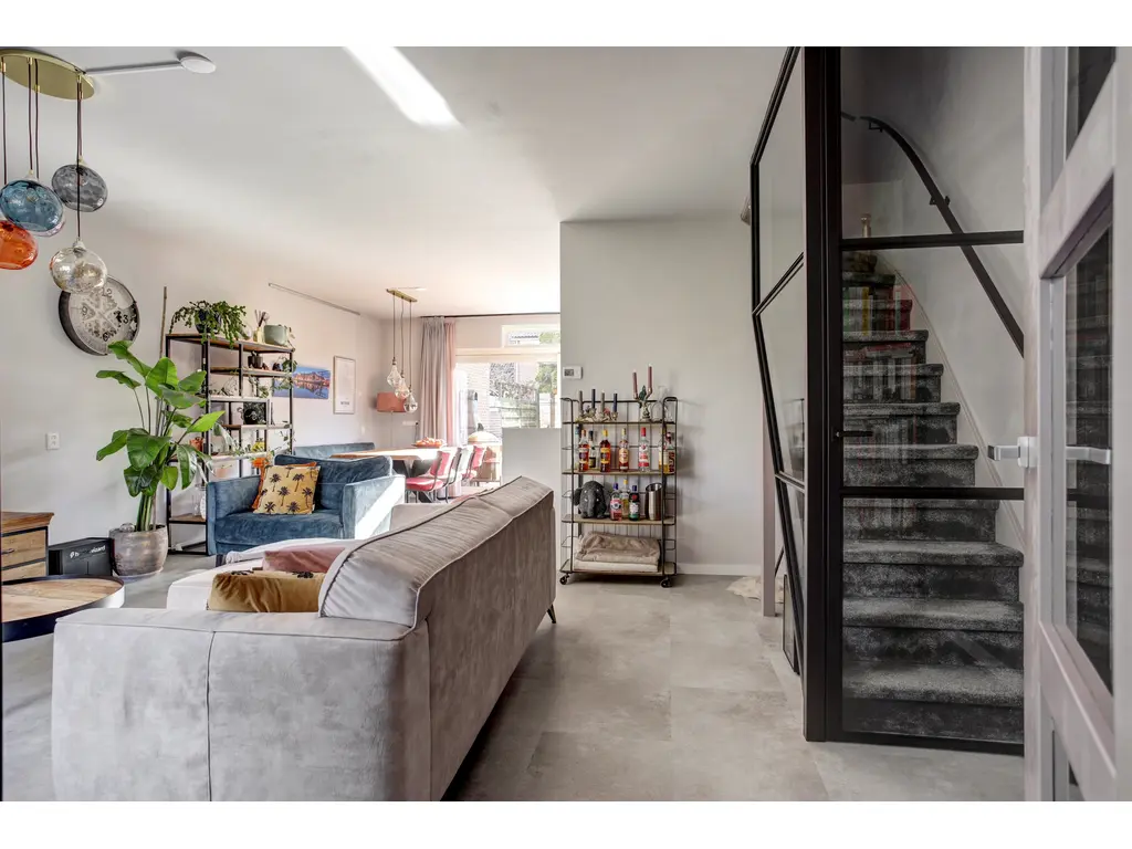 Loodglans 64, Heerhugowaard