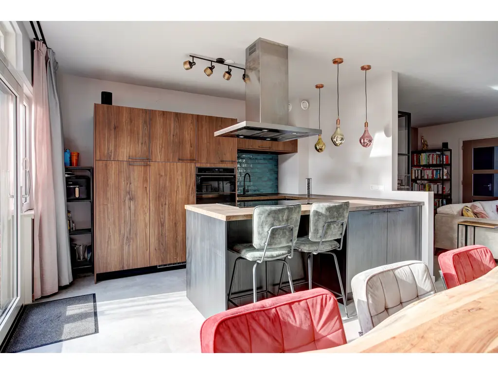 Loodglans 64, Heerhugowaard