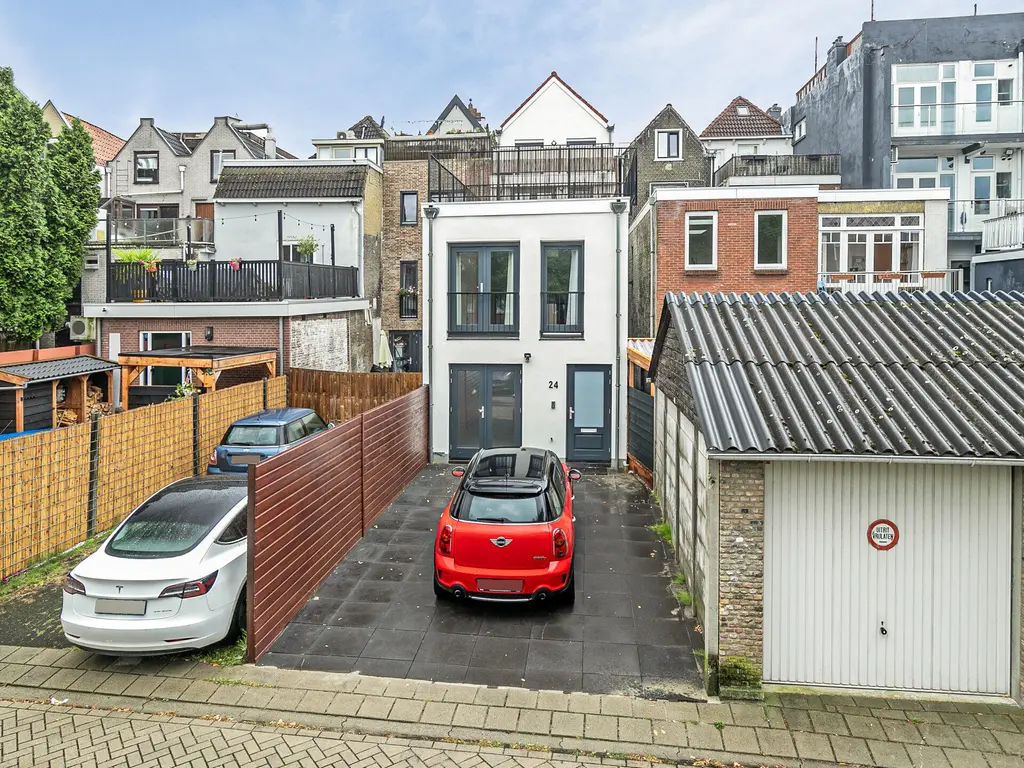 Roosbeek 24, SCHIEDAM