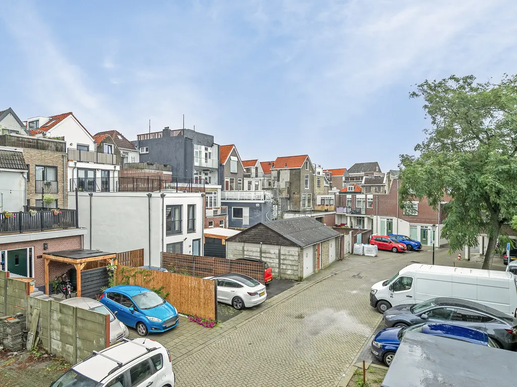 Roosbeek 24, SCHIEDAM